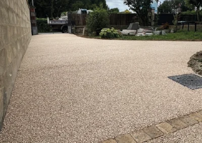 allée en moquette de pierre creme dans l'oise