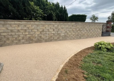 Allée en résine gravillonnée sable