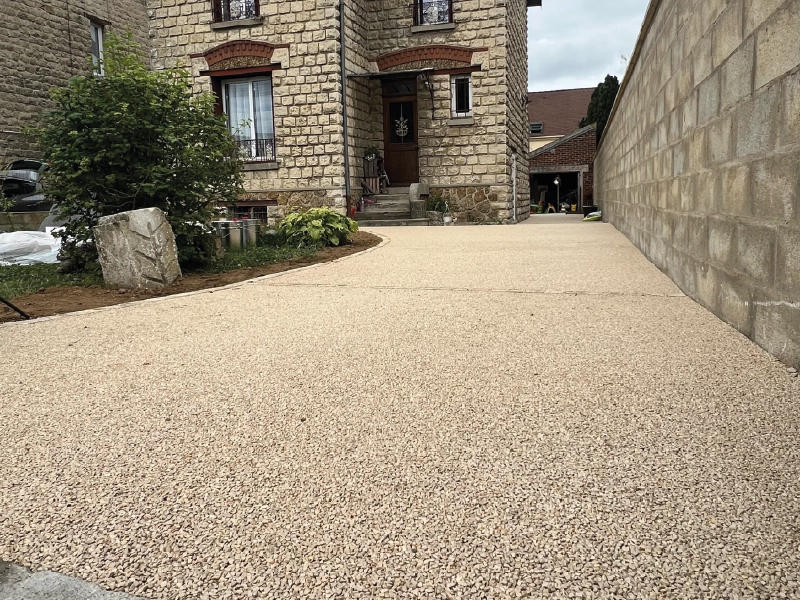 Pose d'une moquette de pierre dans l'Oise